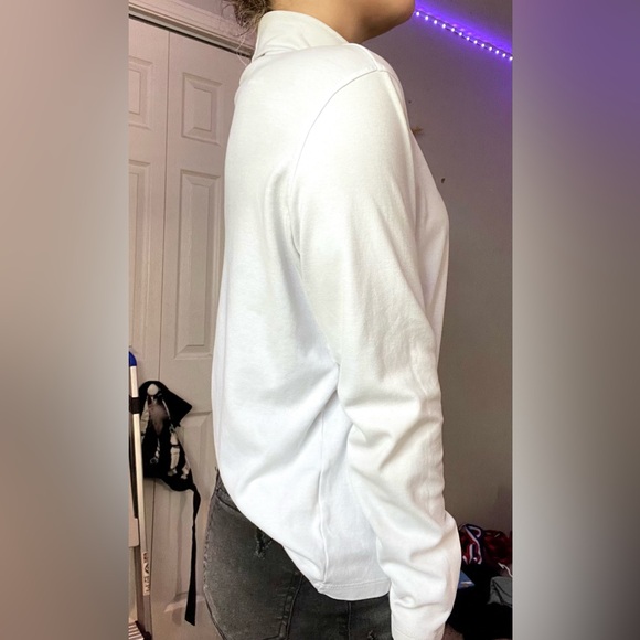 White turtleneck. Size: Medium - Picture 2 of 3